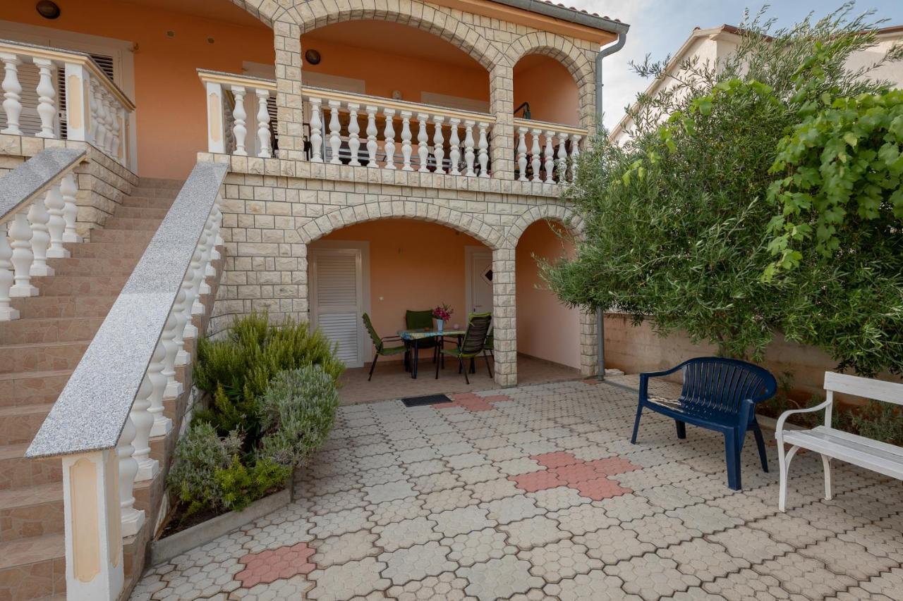 Apartman Kristo Vir Exterior foto